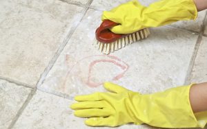 Comment choisir un carrelage peu salissant ?